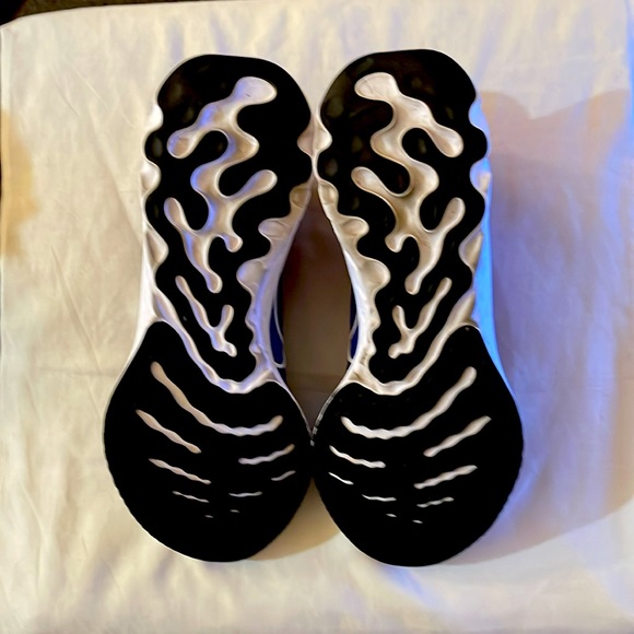 Nike Infinity React CD4371-400 running athletic sneakers - Picture 4 of 6